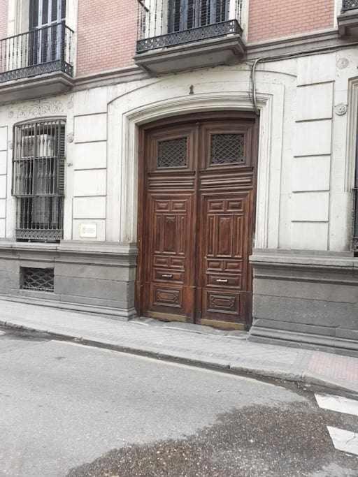 Acogedor Apartamento En Gran Via Madrid Exterior photo